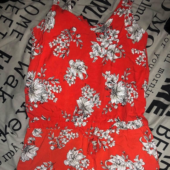 Jumpsuits & summer clothing - Picture 2 of 5